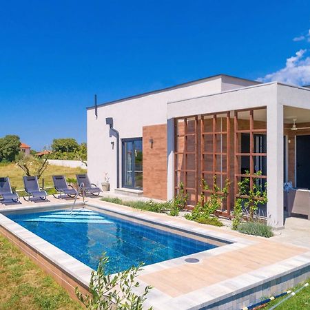Villa Lily Galižana المظهر الخارجي الصورة
